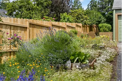 1827 SW Dewitt St, Portland, OR 97239 - Photo 39