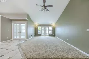 6876 Simeon Dr, Springfield, OR 97478 - Photo 7