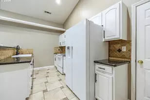 6876 Simeon Dr, Springfield, OR 97478 - Photo 17