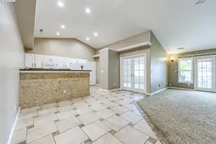 6876 Simeon Dr, Springfield, OR 97478 - Photo 13