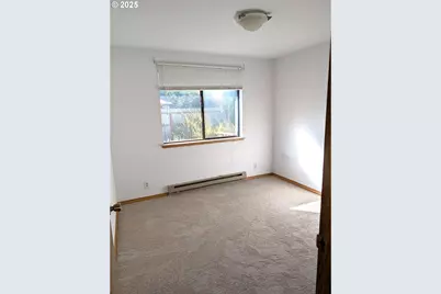 311 SW Jasmine Ct, McMinnville, OR 97128 - Photo 11