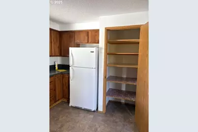 311 SW Jasmine Ct, McMinnville, OR 97128 - Photo 7