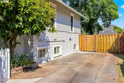 6402 SE 89th Ave, Portland, OR 97266 - Photo 3