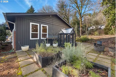 10529 SW Lancaster Rd, Portland, OR 97219 - Photo 41