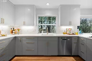 10529 SW Lancaster Rd, Portland, OR 97219 - Photo 9