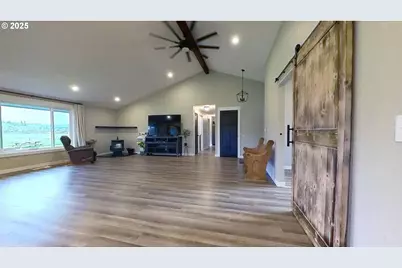 1160 Valley View Rd, Sutherlin, OR 97479 - Photo 7