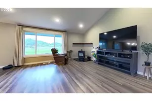 1160 Valley View Rd, Sutherlin, OR 97479 - Photo 7