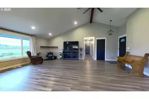 1160 Valley View Rd, Sutherlin, OR 97479 - Photo 9