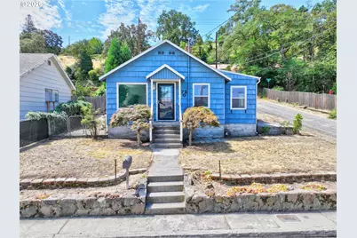 720 E 15th St, The Dalles, OR 97058 - Photo 1