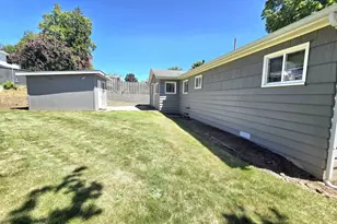 1642 NW Almond Ave, Roseburg, OR 97471 - Photo 37