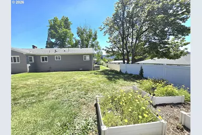 1642 NW Almond Ave, Roseburg, OR 97471 - Photo 43