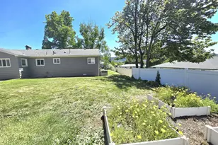 1642 NW Almond Ave, Roseburg, OR 97471 - Photo 43
