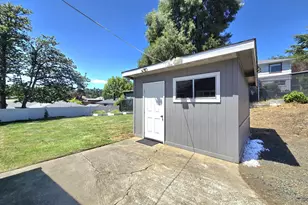1642 NW Almond Ave, Roseburg, OR 97471 - Photo 39