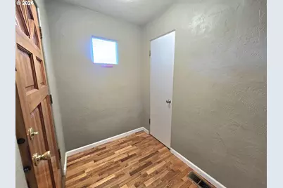 1642 NW Almond Ave, Roseburg, OR 97471 - Photo 7
