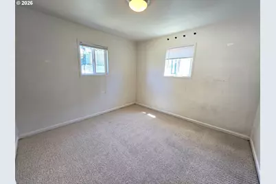 1642 NW Almond Ave, Roseburg, OR 97471 - Photo 33