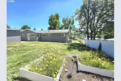1642 NW Almond Ave, Roseburg, OR 97471 - Photo 45