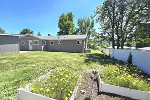1642 NW Almond Ave, Roseburg, OR 97471 - Photo 45
