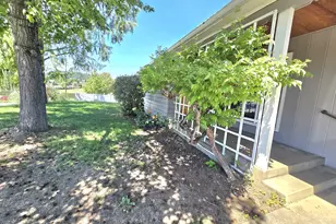1642 NW Almond Ave, Roseburg, OR 97471 - Photo 5