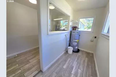 1642 NW Almond Ave, Roseburg, OR 97471 - Photo 31