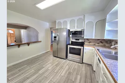 1642 NW Almond Ave, Roseburg, OR 97471 - Photo 15