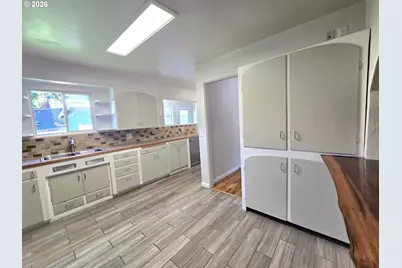 1642 NW Almond Ave, Roseburg, OR 97471 - Photo 19