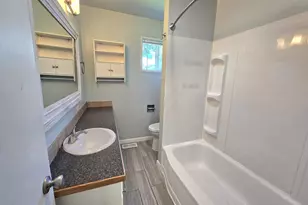 1642 NW Almond Ave, Roseburg, OR 97471 - Photo 23