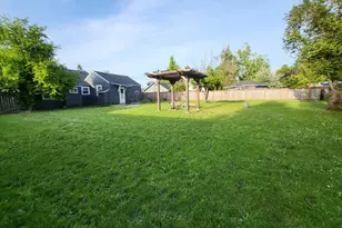 1865 J St, Springfield, OR 97477 - Photo 17