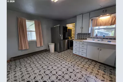 1865 J St, Springfield, OR 97477 - Photo 7