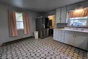 1865 J St, Springfield, OR 97477 - Photo 7