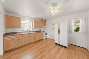 947 W Nebo St, Roseburg, OR 97471 - Photo 11