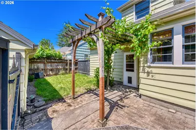 2436 NE Ainsworth St, Portland, OR 97211 - Photo 29