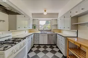 2436 NE Ainsworth St, Portland, OR 97211 - Photo 9