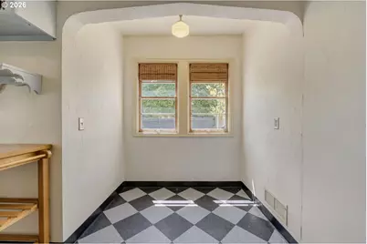 2436 NE Ainsworth St, Portland, OR 97211 - Photo 11