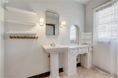 2436 NE Ainsworth St, Portland, OR 97211 - Photo 15