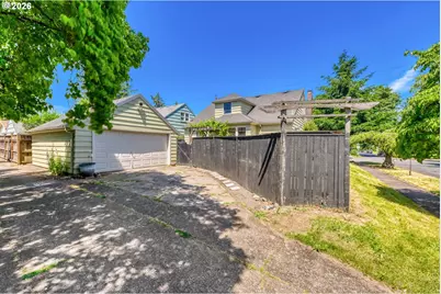 2436 NE Ainsworth St, Portland, OR 97211 - Photo 31