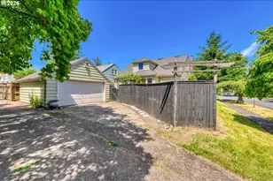 2436 NE Ainsworth St, Portland, OR 97211 - Photo 31