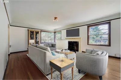 2436 NE Ainsworth St, Portland, OR 97211 - Photo 3