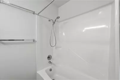 351 SE 146th Ave #8, Portland, OR 97233 - Photo 23