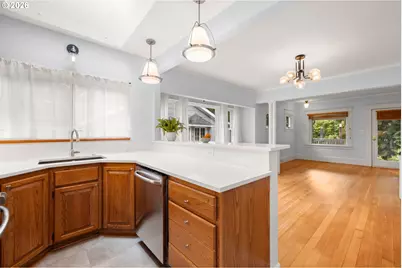 1217 SW Spring Garden St, Portland, OR 97219 - Photo 13