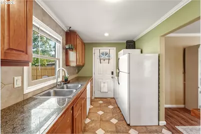 222 NW 6th Ave, Milton-Freewater, OR 97862 - Photo 7