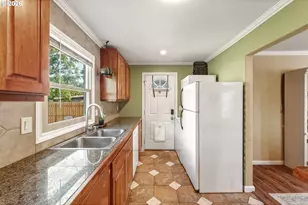222 NW 6th Ave, Milton-Freewater, OR 97862 - Photo 7