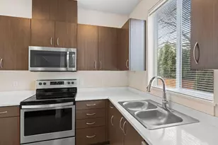 114 NE 109th Ave, Portland, OR 97220 - Photo 11