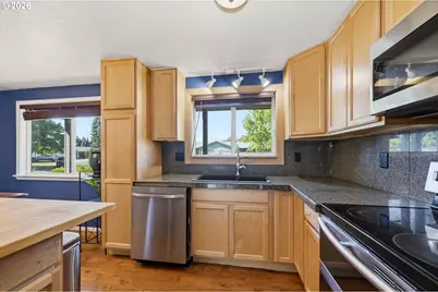 1233 Kenray Loop, Springfield, OR 97477 - Photo 9