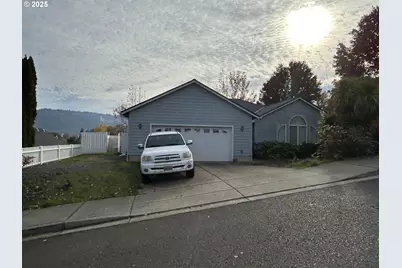 2343 NW Chambers Dr, Roseburg, OR 97471 - Photo 1