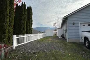 2343 NW Chambers Dr, Roseburg, OR 97471 - Photo 5