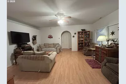 2343 NW Chambers Dr, Roseburg, OR 97471 - Photo 9