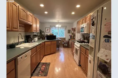 2343 NW Chambers Dr, Roseburg, OR 97471 - Photo 11