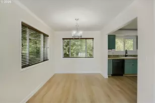 1045 SW Bertha Blvd, Portland, OR 97219 - Photo 7