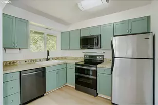 1045 SW Bertha Blvd, Portland, OR 97219 - Photo 9
