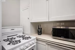 709 SW 16th Ave, Portland, OR 97205 - Photo 19
